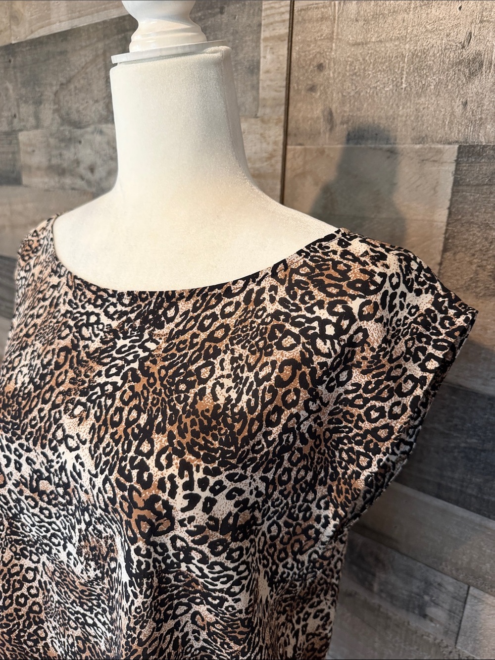 Alice + Olivia Leopard Print Top, Size M - Picture 6 of 16